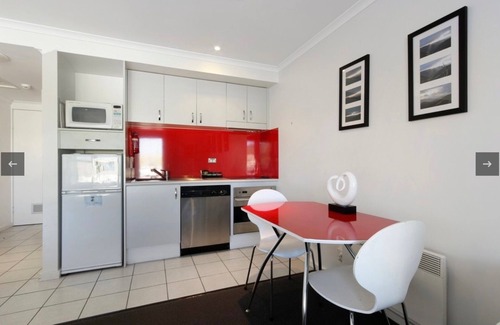 Hotham Heights Apartment | White Crystal 112- ski-in ski-out