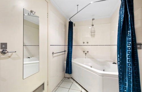 Hotham Heights Apartment | White Crystal 112- ski-in ski-out