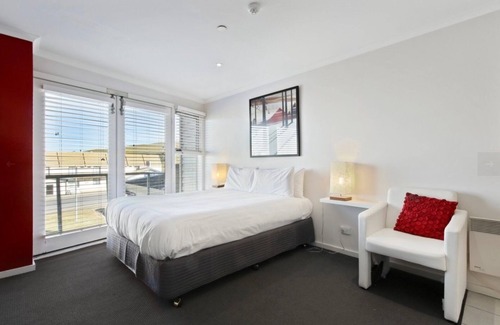 Hotham Heights Apartment | White Crystal 112- ski-in ski-out