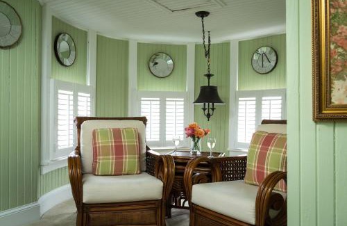 Historic Downtown Manteo Bed & Breakfast | White Doe Inn Bed & Breakfast