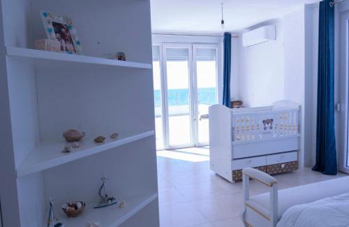 Shengjin Apartment | White&Gold penthouse