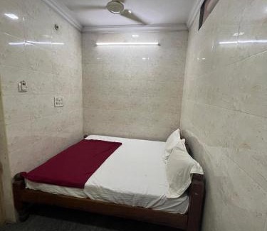Egmore Hotel | White Guest House