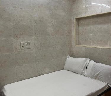 Egmore Hotel | White Guest House