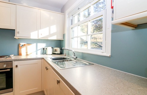 Kirriemuir Cottage | WHITE HILLOCKS COTTAGE, pet friendly, with open fire in Kirriemuir