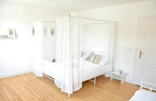 Landshut Apartment | White Midsommar - Stilvolle Wohnung, 4 Schlafzimmer, Küche