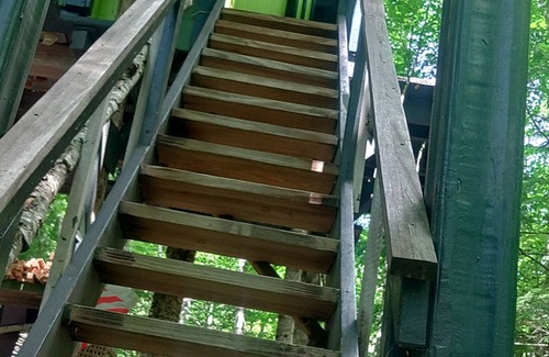 Warren Cabin | White Mountain riverside Treehouse