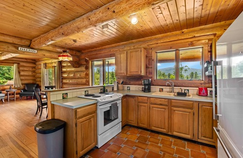 Dalton Cabin | White Mountains Log Cabin with Amazing Views