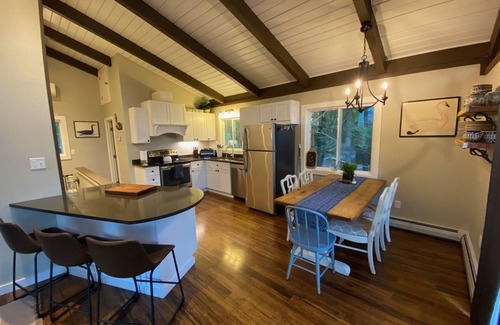 Eidelweiss Village Ski Chalet | White Mountains Waterfront Chalet w/Private Beach