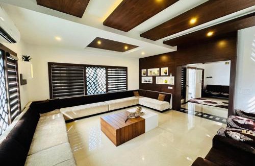 Sulthan Bathery Villa | white palace private pool villa