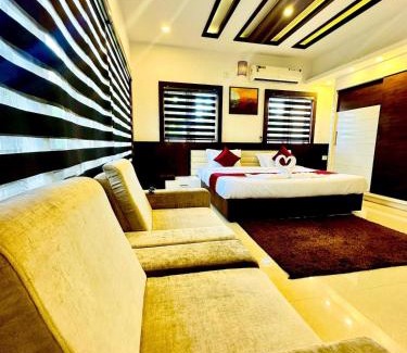 Sulthan Bathery Villa | white palace private pool villa