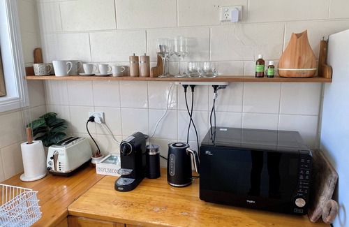 Tawonga South Apartment | White Rabbit Guest House, Mount Beauty/Tawonga South, Victoria. 35min to Snow