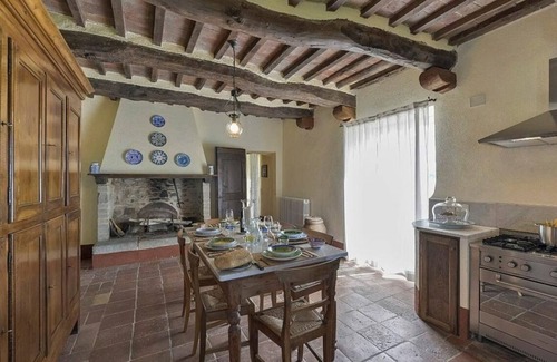Magliano in Toscana Villa | White Retreat 17, prestigious rental villa with pool and amazing view over the hills and the vin.