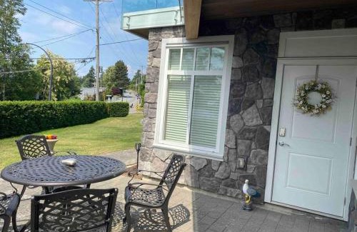 White Rock House | White Rock Beach getaway