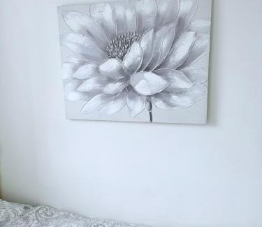 Bradford Apartment | White Rose Double Bed Apartment