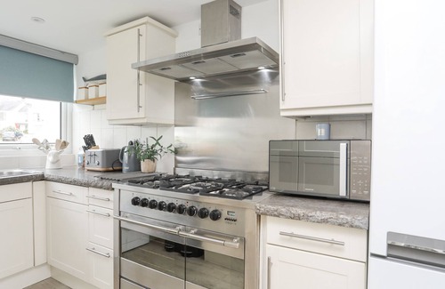 Y Felinheli Cottage | WHITE SAILS, pet friendly, country holiday cottage in Y Felinheli