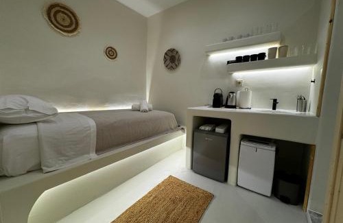 Ios Apartment | White Sand Jacuzzi Suite