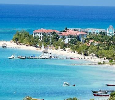 Whitehouse Villa | White Sky Beach Villas
