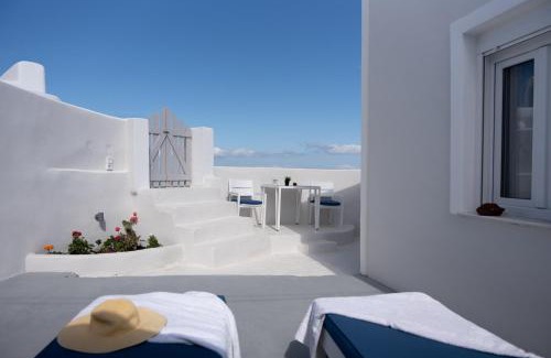 Vourvoulos House | White Swallow Suite Santorini