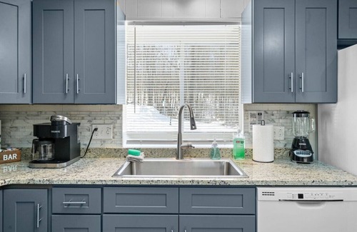 Streetsboro Cabin | White Tail Run & Eagles Nest At Heron Hill Retreat 2 Hot Tubs On Lake!