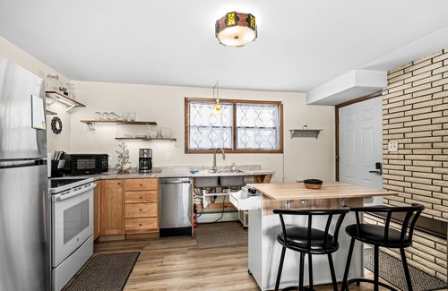 Billings Park House | Whitehouse Retreat Suite | Near River & Duluth