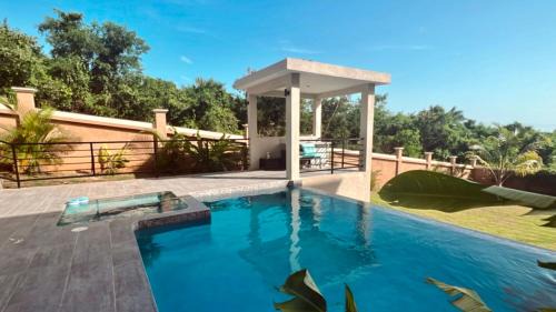 Whitehouse Villa | Whitehouse Villa Pool Ocean View Private Studio