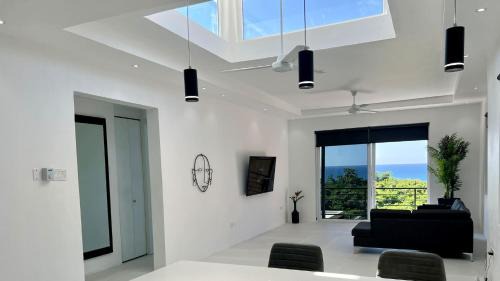 Whitehouse Villa | Whitehouse Villa Pool Ocean View Private Studio
