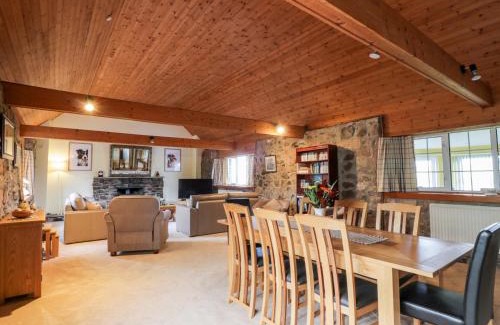 Darvel House | Whiteside Cottage