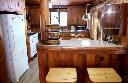 Drummond House | Whitney Bay Getaway with Bunkhouse on Drummond Is