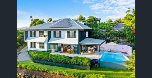 Airlie Beach House | 'Whitsunday Blue' Luxury Home with Ocean Views