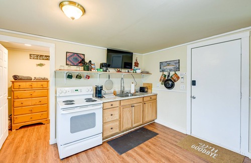 Qualla Apartment | Whittier Vacation Rental Cabin in Tranquil Setting