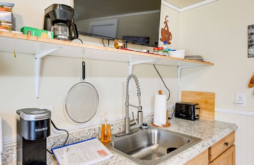 Qualla Apartment | Whittier Vacation Rental Cabin in Tranquil Setting