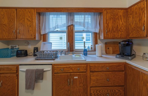 Rochester House | Whole House 5 min from Airport 5-Beds sleep 10