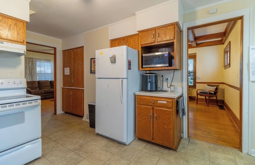 Rochester House | Whole House 5 min from Airport 5-Beds sleep 10