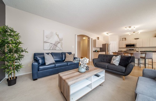 West Edmonton House | Whole house In Golf Course By Henday/Whitemud, Near Acheson-Long Stay Discount!n