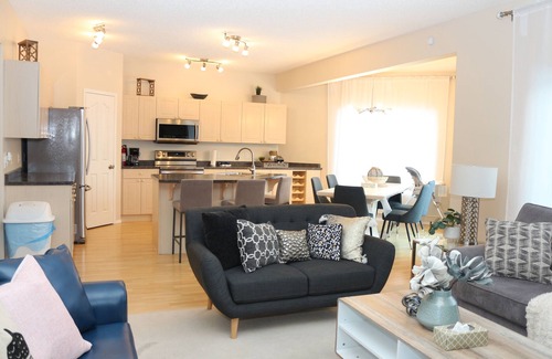 West Edmonton House | Whole house In Golf Course By Henday/Whitemud, Near Acheson-Long Stay Discount!n