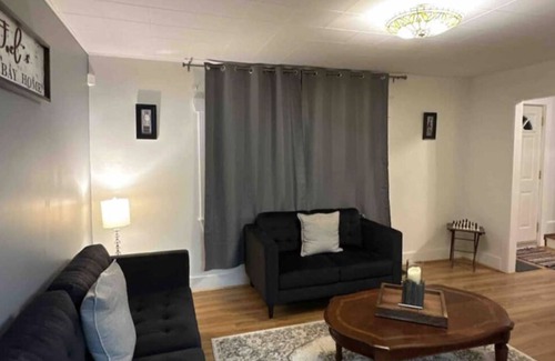 Dalhousie House | Whole house w/ picturesque mountain views, super close to beach & hiking trails!