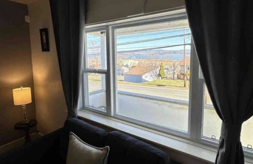 Dalhousie House | Whole house w/ picturesque mountain views, super close to beach & hiking trails!