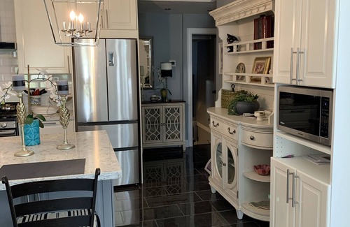 St. Catharines House | Why stay anywhere else!