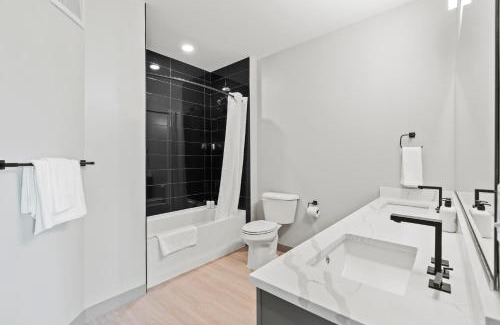 Town Center Apartment | WhyHotel by Placemakr, Columbia