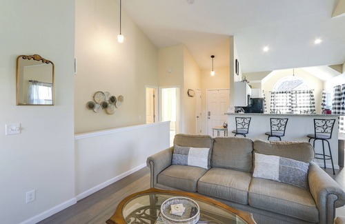 Greenwich House | Wichita Townhome w/Patio: 9 Mi to Downtown!