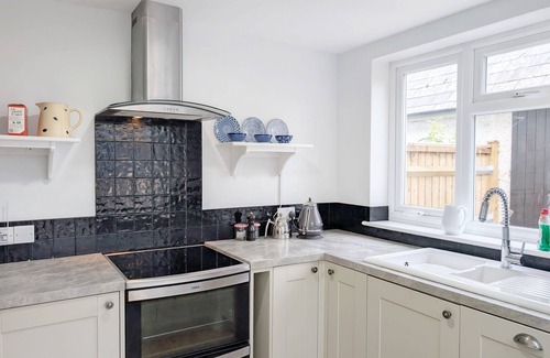 Ford Cottage | Wicks Farm Cottage - Ford Arundel - sleeps 6 guests in 3 bedrooms