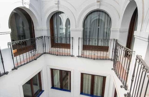 El Arenal Apartment | WIDE AND COMFORTABLE 6 PERSONS APARTMENT IN DOWNTOWN - FREE WIFI AND A/C