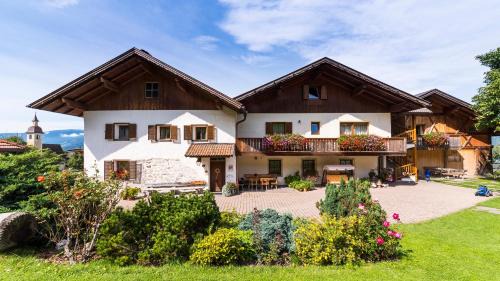 Bressanone House | Widmannhof - Urlaub auf dem Biobauernhof