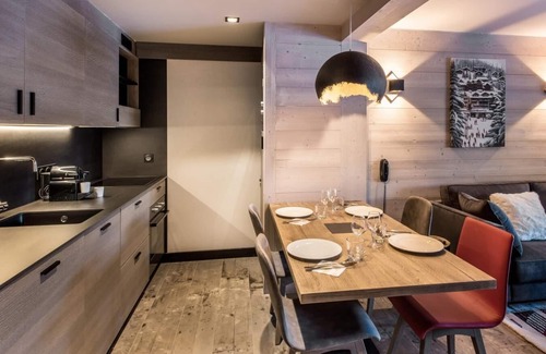 Val-d'Isere Apartment | Wifi, 50m from resort center, fitness, swimming pool, sauna, hammam, balcony, tv, ski locker, 60m²