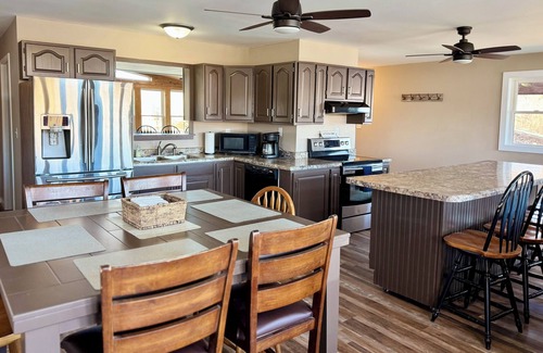 Goreville Cabin | WIFI FLEXCATION & RELAXATION! Cozy fireplace, reading, movies, fire pit & more!