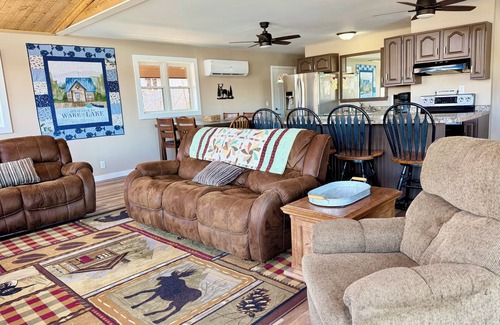 Goreville Cabin | WIFI FLEXCATION & RELAXATION! Cozy fireplace, reading, movies, fire pit & more!