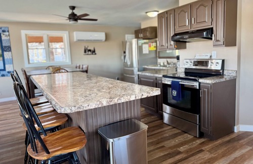 Goreville Cabin | WIFI FLEXCATION & RELAXATION! Cozy fireplace, reading, movies, fire pit & more!