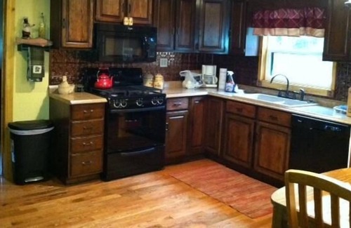 Gladwin Cabin | Wiggins Lakefront, dock and beach! Kayaks, paddle boats & MORE! UP NORTH FEEL!