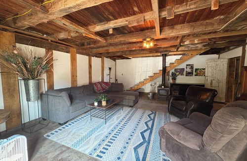 Town of Fulton Cabin | Wild horse sanctuary guest cabin. 1-bedroom in West Fulton