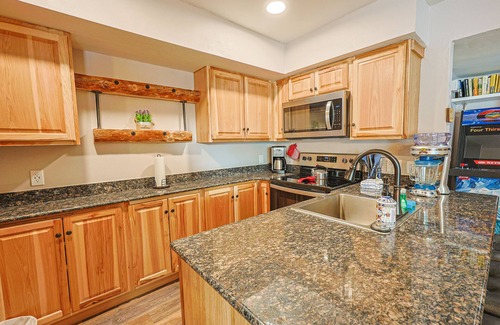 Keystone Condo | Wild Irishman 2 bed 2 bath deluxe On Shuttle Route Close to Everything!